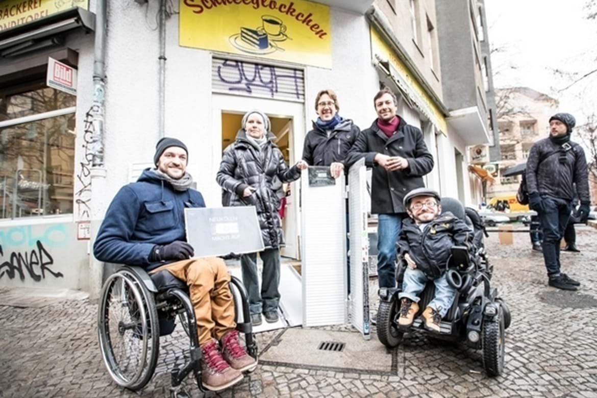 Actievoerders maken de winkelstraten van Berlijn toegankelijker