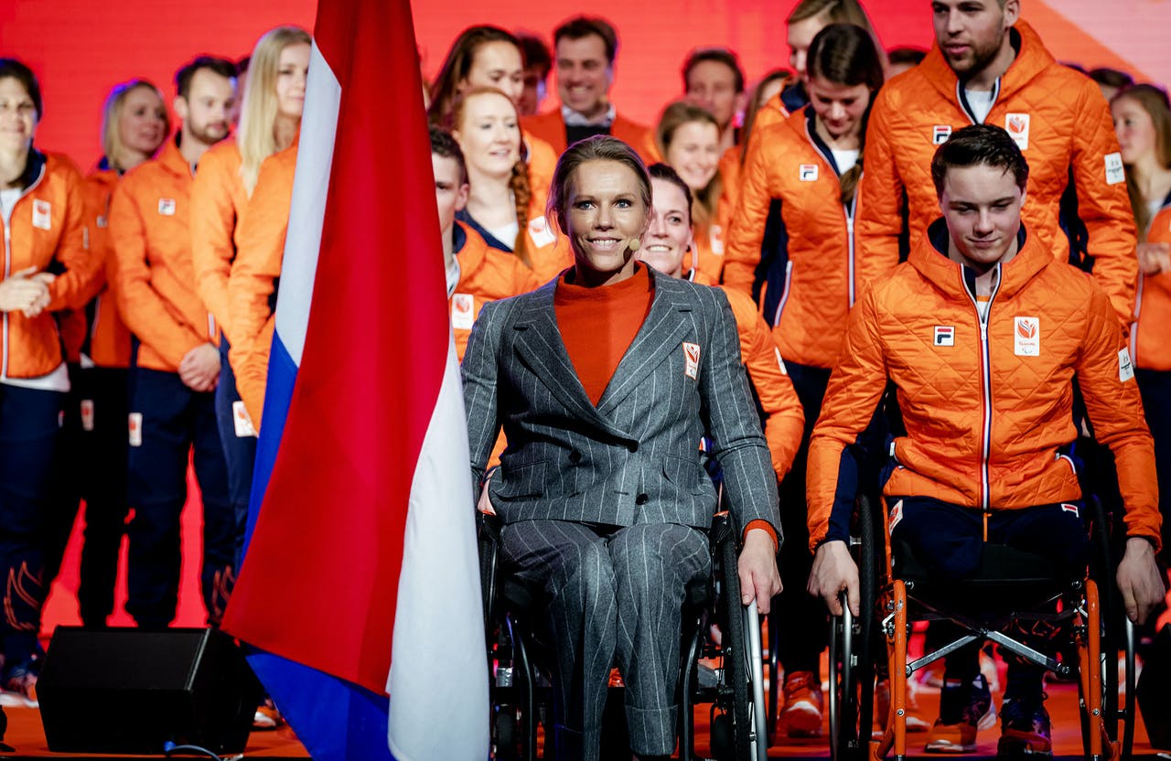 Chef de mission Esther Vergeer met Team NL, Paralympische Winterspelen 2018